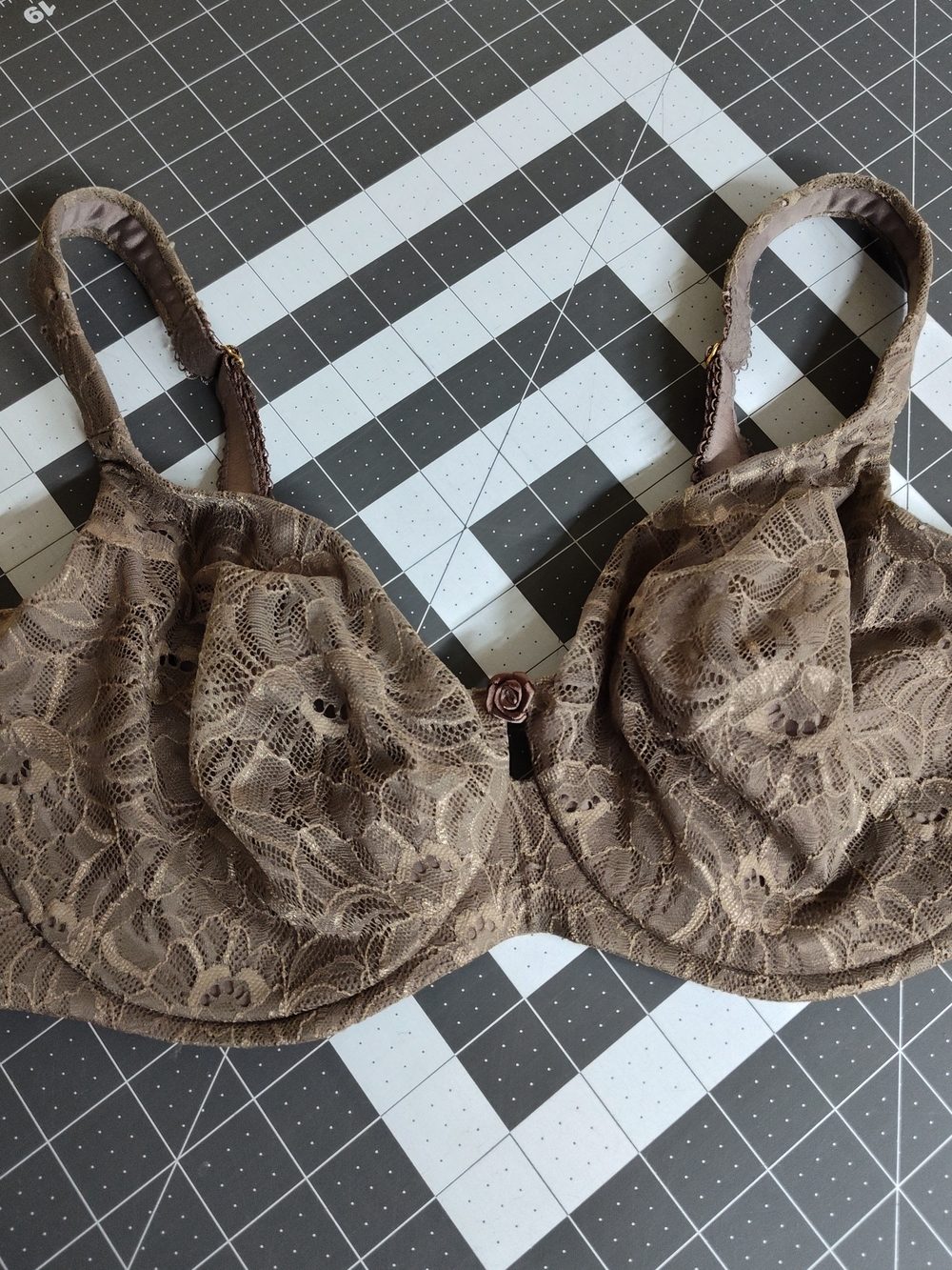 Soma Lace Underwire Bra in Taupe 36DD Like new